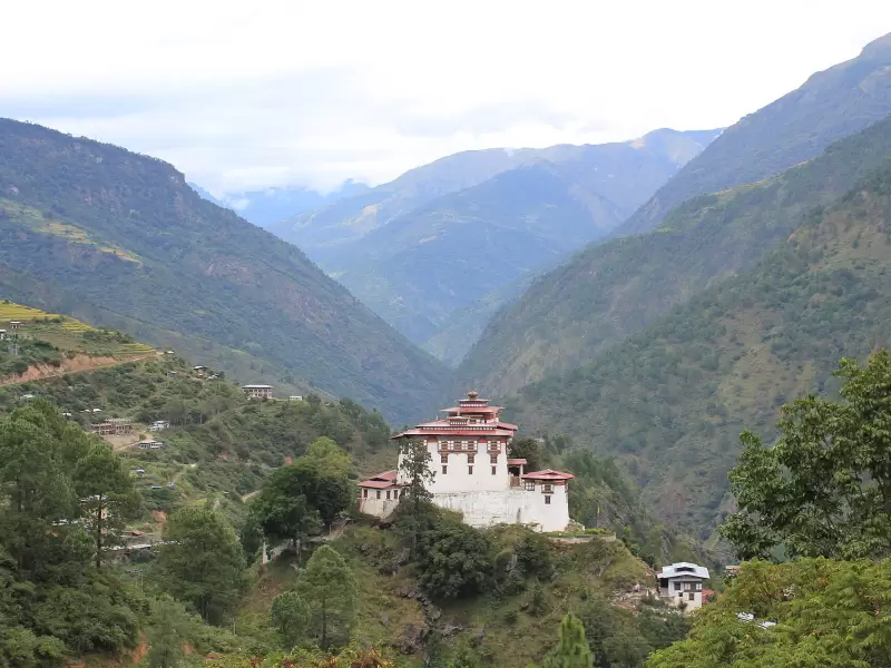 Lhuentse Dzong on its spur above the Kuri Chhu valley